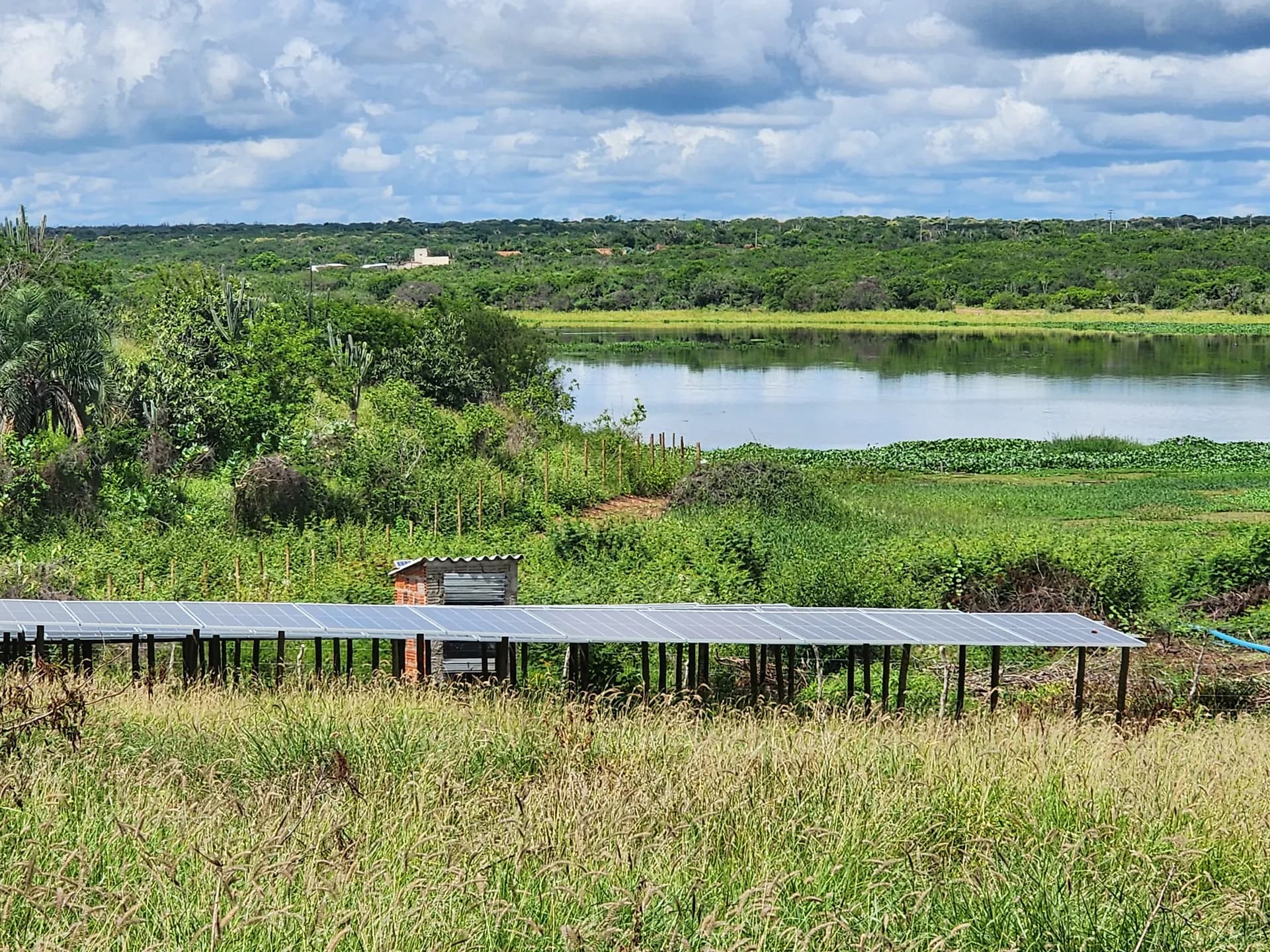 A. C. de Almeida — solar e infraestrutura hídrica — registro de campo 1