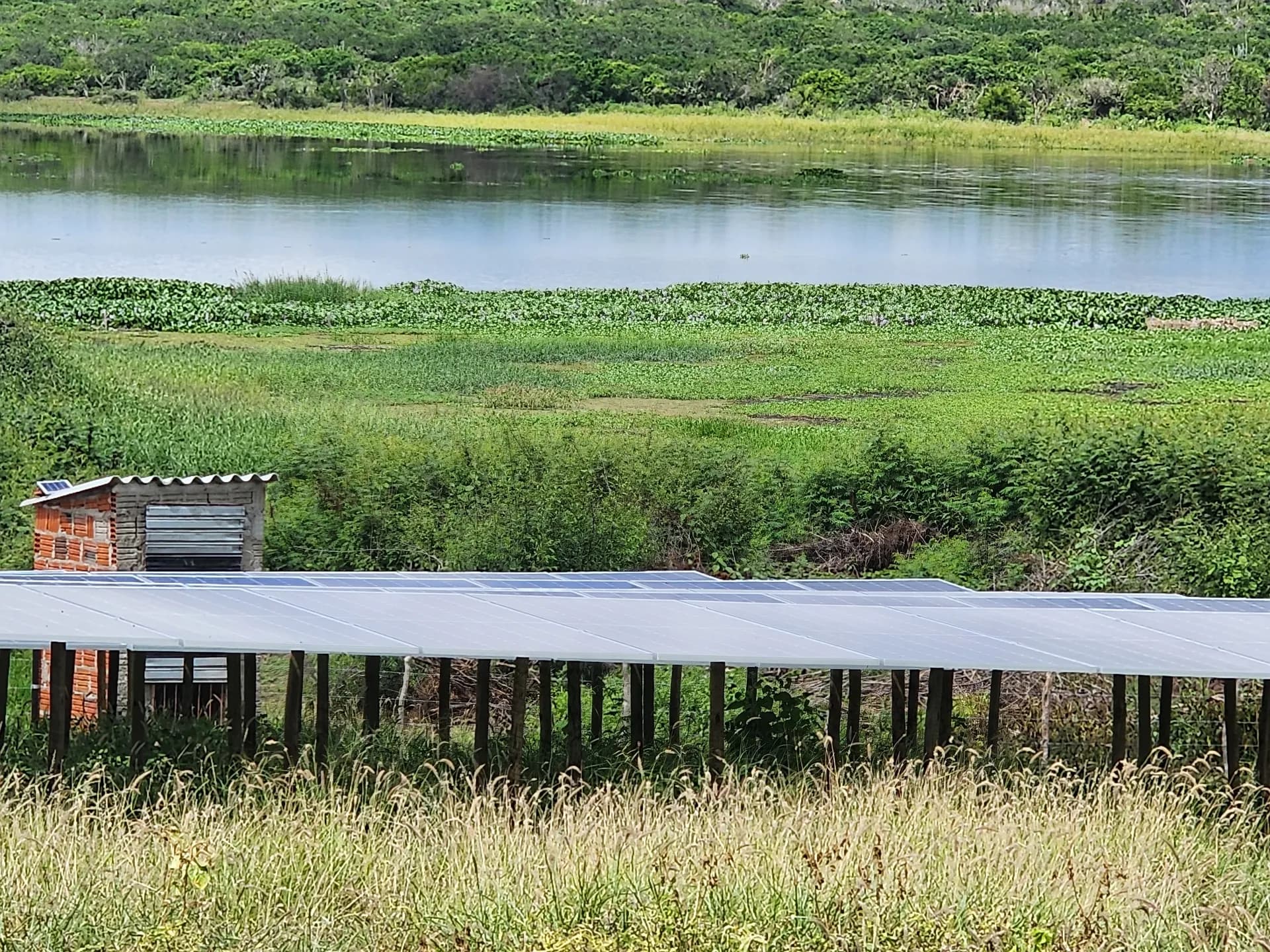 A. C. de Almeida — solar e infraestrutura hídrica — registro de campo 2